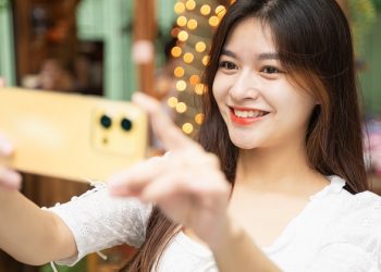 Màu sắc Vivo V25e có gì đặc biệt? Nên mua màu nào?