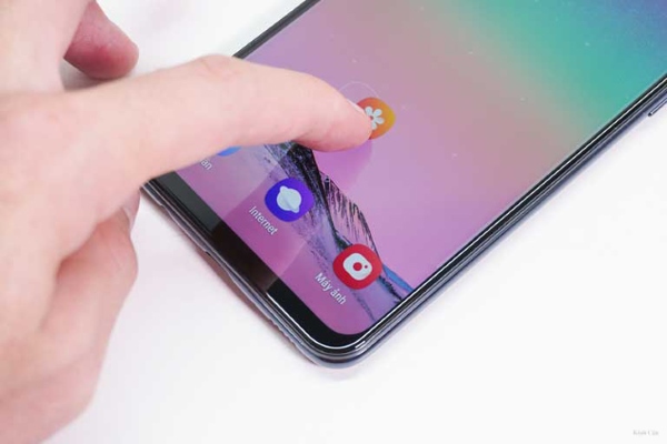 nước vào màn hình điện thoại