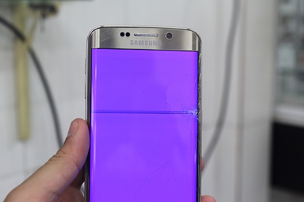 điện thoại samsung bị sọc màn hình