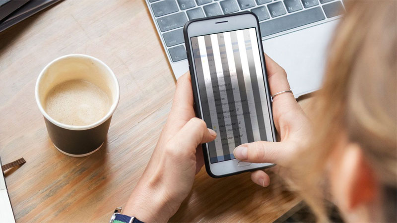 màn hình điện thoại bị nhiễu