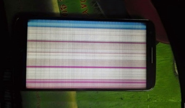 màn hình điện thoại bị nhiễu