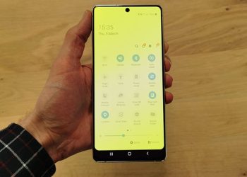 Màn hình điện thoại Samsung bị đổi màu: Nguyên nhân và cách khắc phục