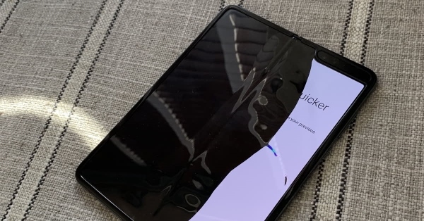 màn hình điện thoại samsung bị đổi màu