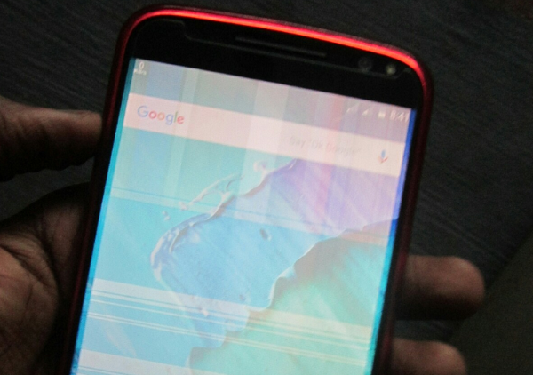 màn hình điện thoại samsung bị đổi màu