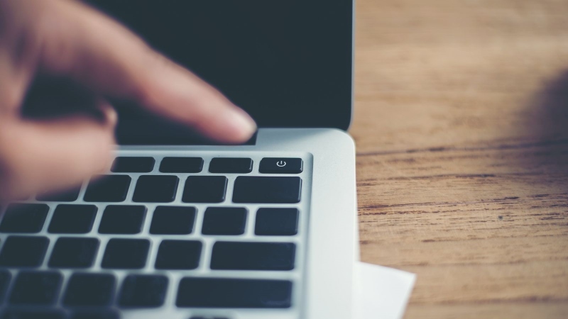 máy tính bị đen màn hình nhưng vẫn chạy win 10