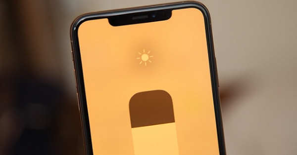 màn hình điện thoại bị đổi màu