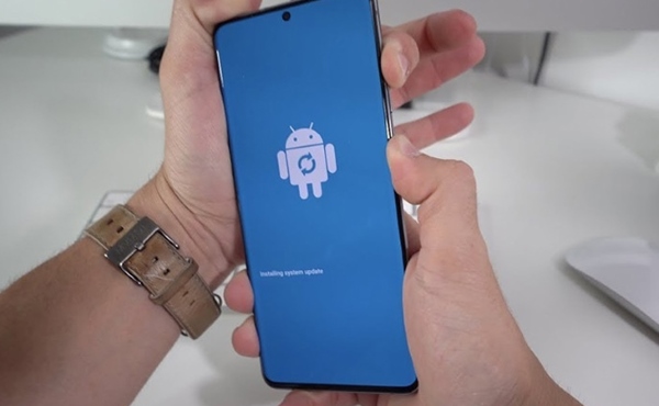 màn hình điện thoại bị đổi màu