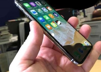 Màn hình iPhone bị chảy mực: Nguyên nhân và cách xử lý