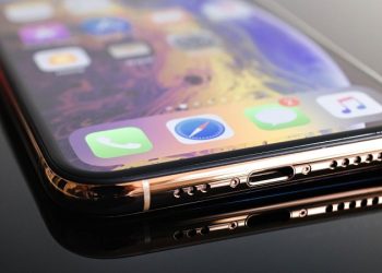 Lý do hiện tượng màn hình iPhone bị mờ 1 góc và cách khắc phục