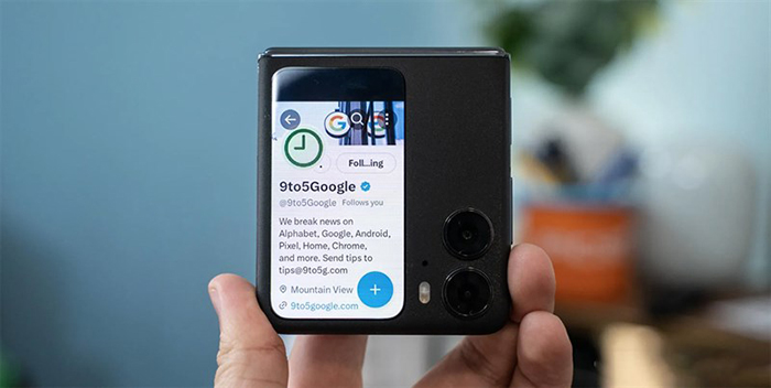 Lướt web trên màn hình phụ OPPO Find N2 Flip 