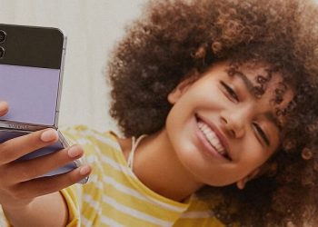 Galaxy Z Flip4 có bền không dưới tác động của ngoại lực?