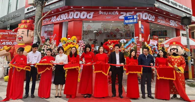 Tưng bừng khai trương siêu thị Viettel Store tại Đà Nẵng – Smartphone giảm đến 11 triệu, dịch vụ giảm tới 50%, phụ kiện giá chỉ từ 25 ngàn