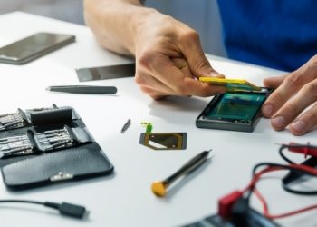 Vì sao pin điện thoại bị phồng? Nguyên nhân và cách khắc phục