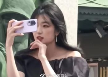 Xuất hiện ảnh thực tế của OPPO Reno10 Pro+ với thiết kế camera mới mẻ