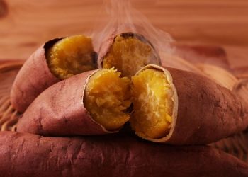 Mách bạn 2 cách luộc khoai bằng lò vi sóng cực thơm ngon