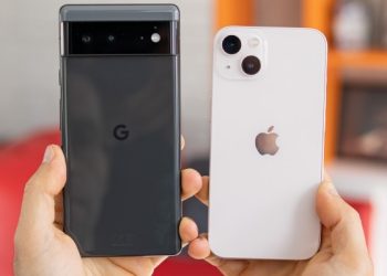Nên mua Google Pixel 7a hay iPhone 13: Có quá khó để lựa chọn?