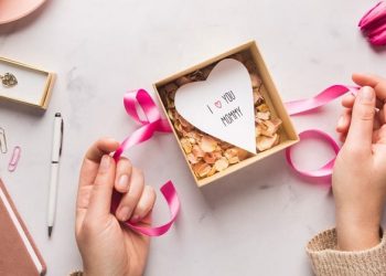 Ngày của mẹ là ngày nào 2023? Ngày của mẹ nên tặng quà gì?