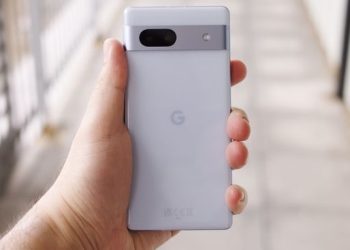 Trên tay Google Pixel 7a: Chụp ảnh siêu nét, sạc không dây, giá cực hời