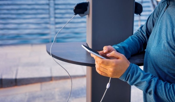 Nguồn điện được thực hiện truyền đến điện thoại của bạn cần đảm bảo chất lượng.