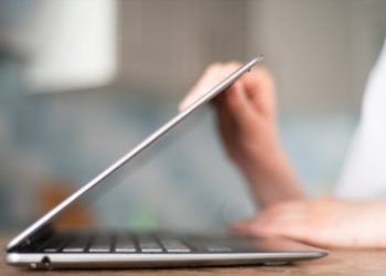 Tìm hiểu tất tần tật về bản lề máy tính laptop