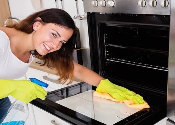 Mẹo khử mùi lò nướng tại nhà an toàn, đơn giản