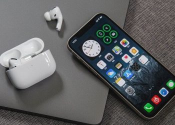 Phải làm gì khi AirPod kết nối nhưng không nghe được?