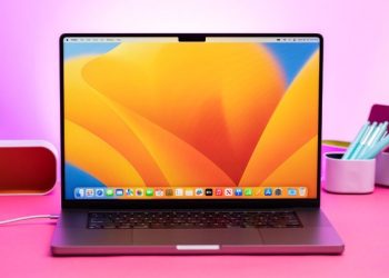 Có nên dán màn hình MacBook? Tác dụng của việc dán màn hình MacBook là gì?