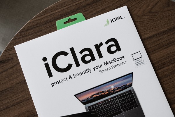 Có nên dán màn hình MacBook