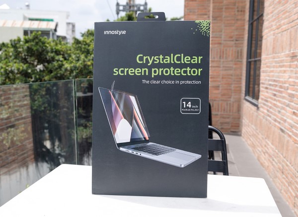 Có nên dán màn hình MacBook