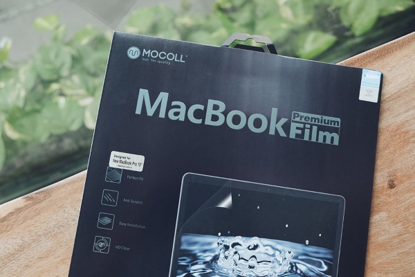 Có nên dán màn hình MacBook