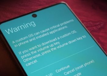 Tìm hiểu lỗi A custom OS can cause critical problems in phone là gì?