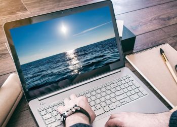 Học khoa học máy tính nên mua laptop nào phù hợp?