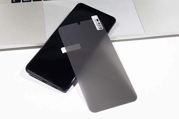 kính cường lực chống nhìn trộm