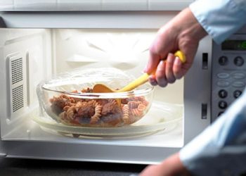 Nguyên nhân và cách khắc phục tình trạng lò vi sóng Sharp không nóng