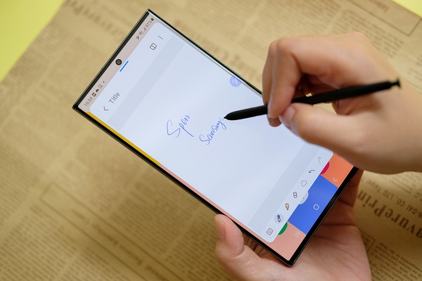 Hình ảnh này chưa có thuộc tính alt; tên tệp của nó là so-sanh-SAMSUNG-GALAXY-Z-FOLD5-va-galaxy-s23-ultra-14.jpg