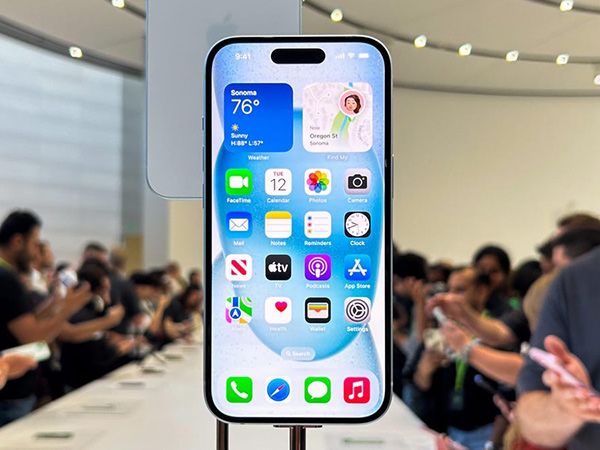 Dynamic Island trên iPhone 15 Series gây ấn tượng với ngườid ùng nhờ thiết kế cũng như tính năng mà nó mang lại