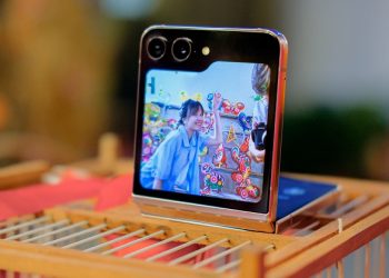 Trung thu không thiếu ảnh đẹp lung linh khi có Galaxy Z Flip5 bên mình