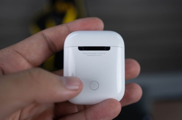Reset tai nghe Airpods