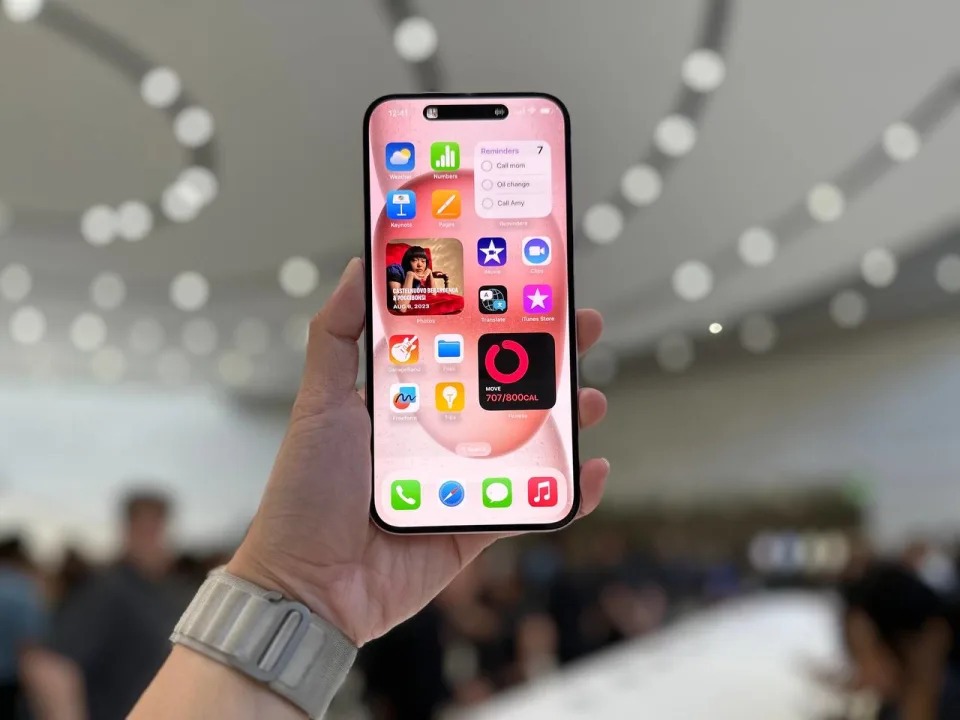iPhone 15 Plus có kích thước màn hình tương đồng với iPhone 15 Pro Max