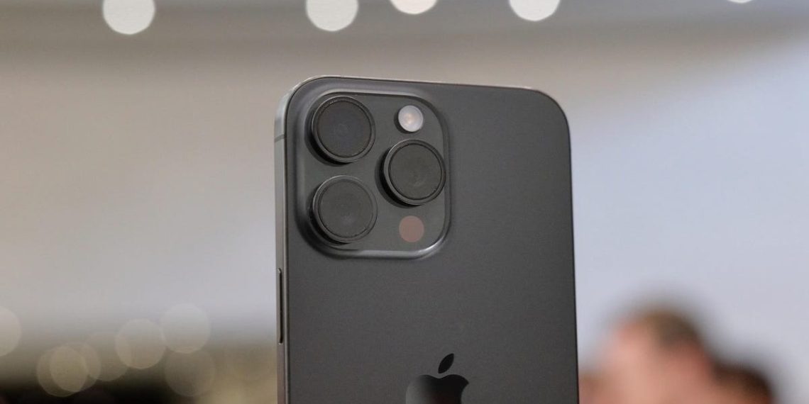 iPhone 15 Pro Đen: Quyền lực – sang trọng đến khó cưỡng