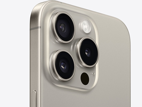iPhone 15 Pro Titanium tự nhiên (Natural Titanium) phù hợp với tệp khách hàng theo đuổi vẻ đẹp trưởng thành