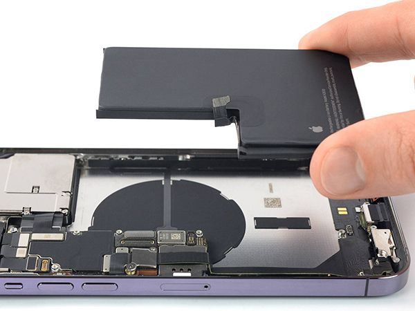 Thời lượng pin iPhone 15 Pro Max ấn tượng 