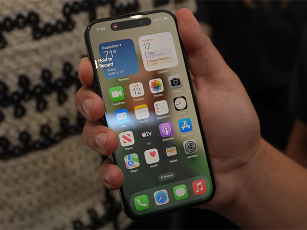 iPhone 15 Pro với kích thước màn hình 6.1 inch