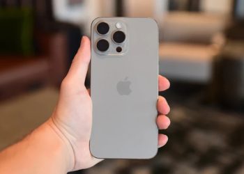 Trên tay iPhone 15 Pro Max màu Titian tự nhiên