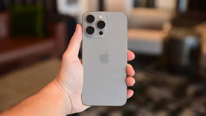 Trên tay iPhone 15 Pro Max màu Titian tự nhiên