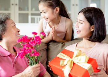 TOP 3 điện thoại cho mẹ nhân dịp 20/10 vừa thiết thực, vừa ý nghĩa mà bạn không nên bỏ qua