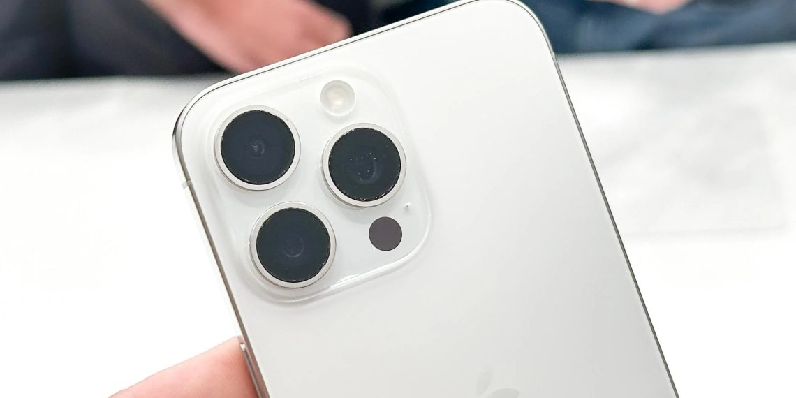 Cách điều chỉnh tiêu cự camera trên iPhone 15 Pro và Pro Max