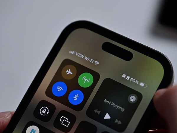 iPhone 15 Pro Max có WiFi 6E mang lại kết nối mạnh mẽ hơn