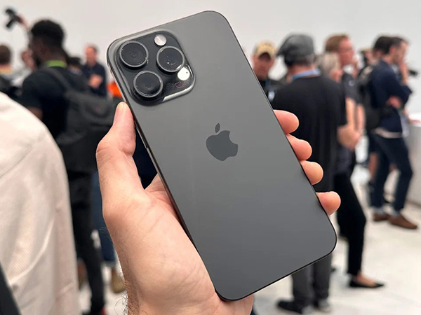 Công nghệ WiFi 6E mới trên iPhone 15 Pro Max cho phép tốc độ truyền dữ liệu nhanh hơn