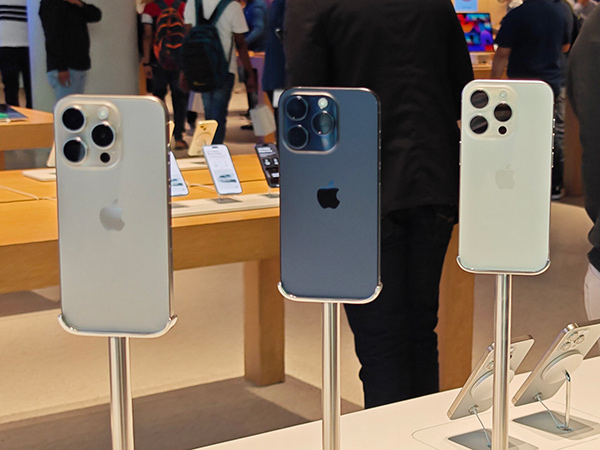 Thời gian giao hàng của iPhone 15 Pro Max tại Mỹ được giảm đáng kể